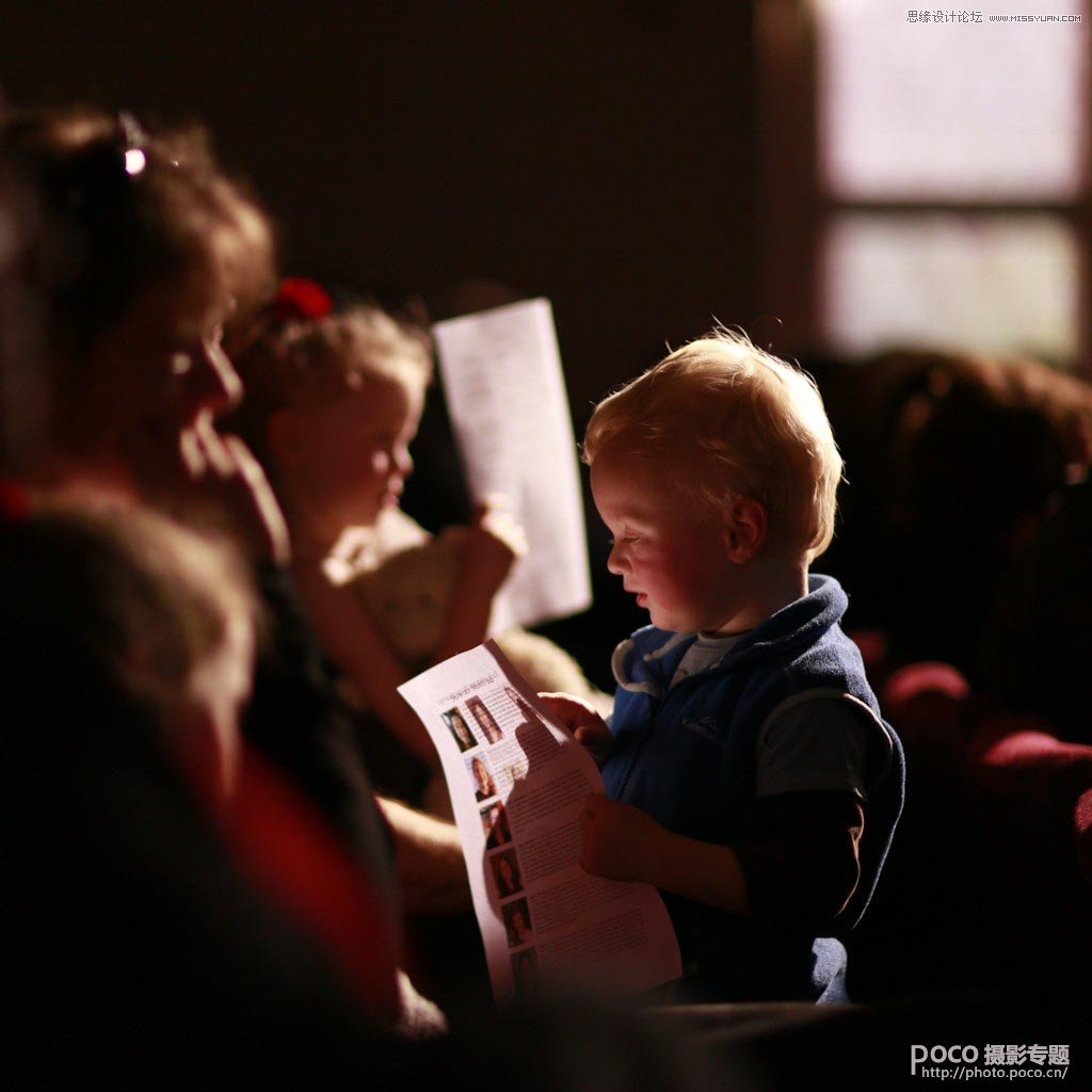 攝影師巧用閃燈來模擬窗口自然光