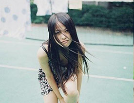 ��Ξ��Լ���Ů�����Ĕzһ�M�r�Ќ���