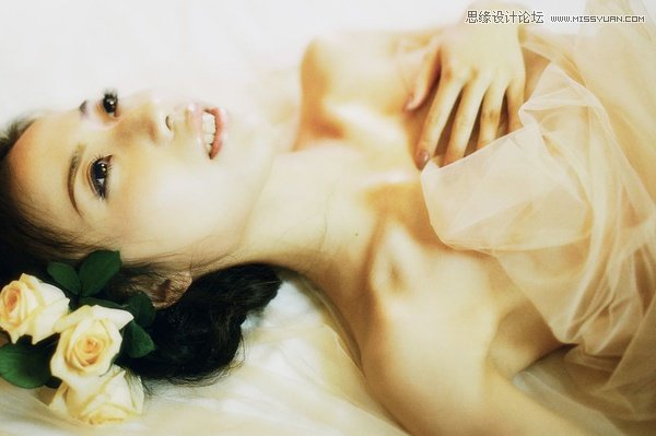 如何在度假酒店里給女友拍攝一組閨房人像