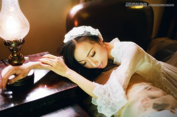 如何在度假酒店里給女友拍攝一組閨房人像