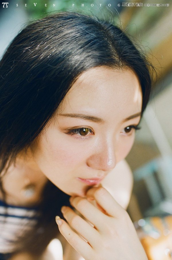 攝影師如何在街邊為女友拍攝清新人像