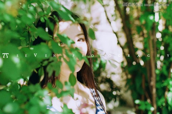 攝影師如何在街邊為女友拍攝清新人像