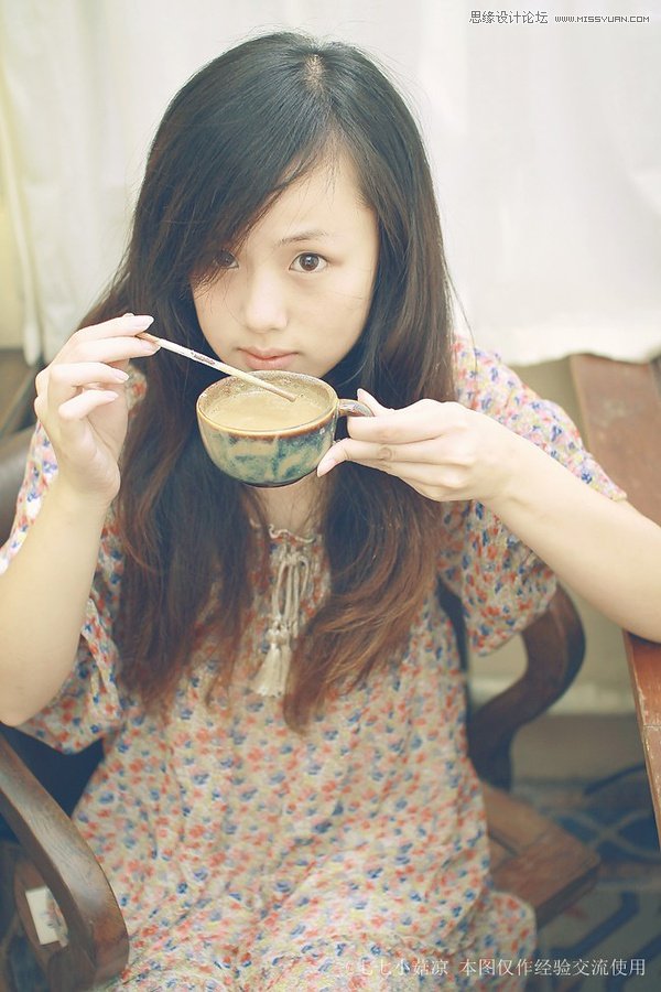 如何在咖啡館里為女友拍一組文藝寫真