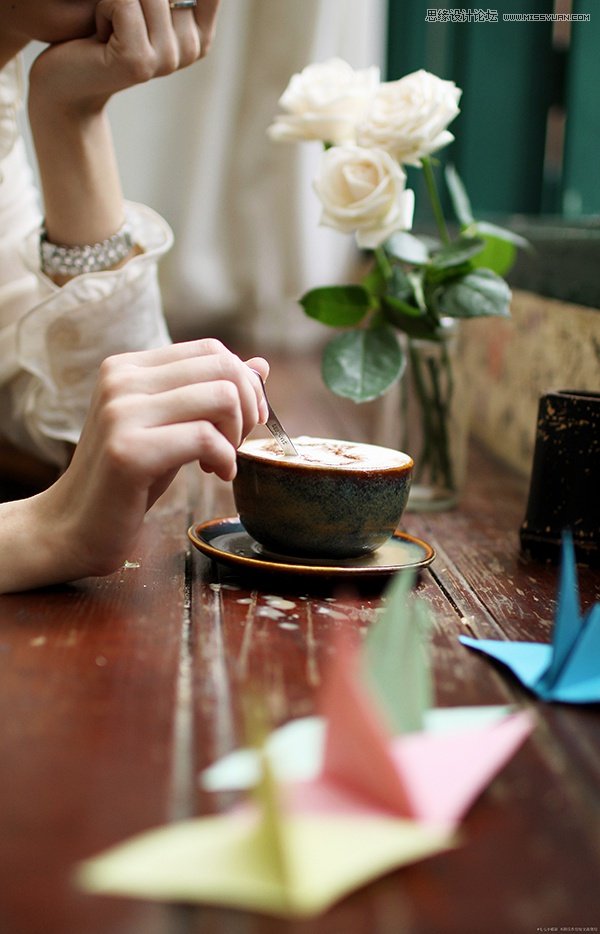 如何在咖啡館里為女友拍一組文藝寫真