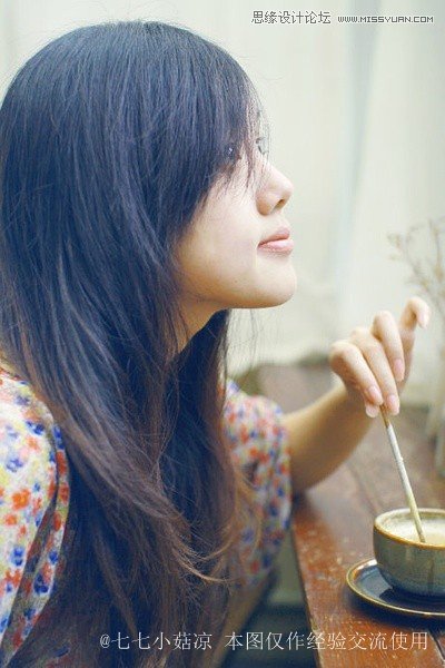 如何在咖啡館里為女友拍一組文藝寫真