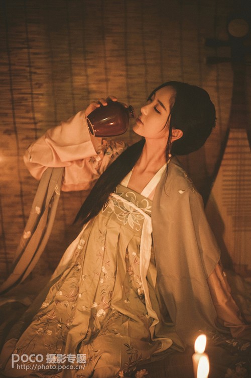 如何拍攝復(fù)古風(fēng)格的夜景人像照片