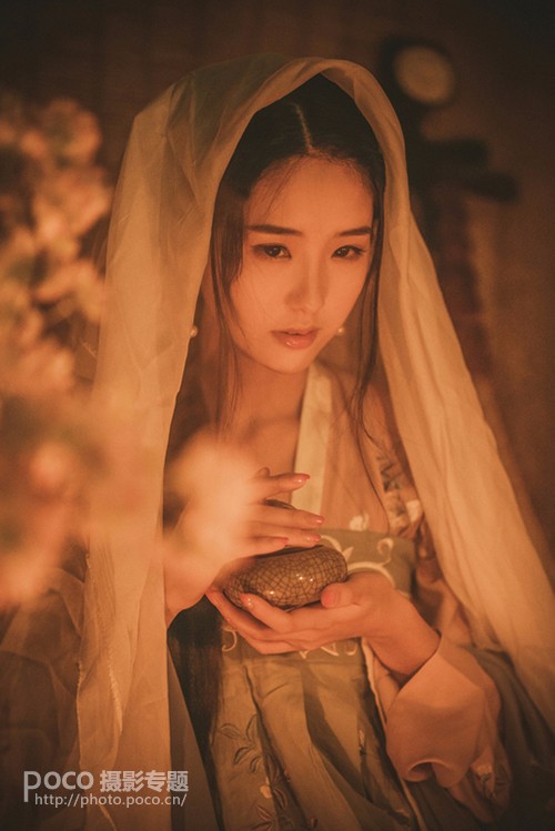 如何拍攝復(fù)古風(fēng)格的夜景人像照片