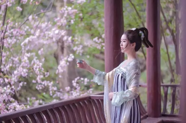 詳細解析外景古風人像的攝影教程