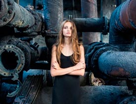 Photoshop�����{���U�����S�е���Ů����