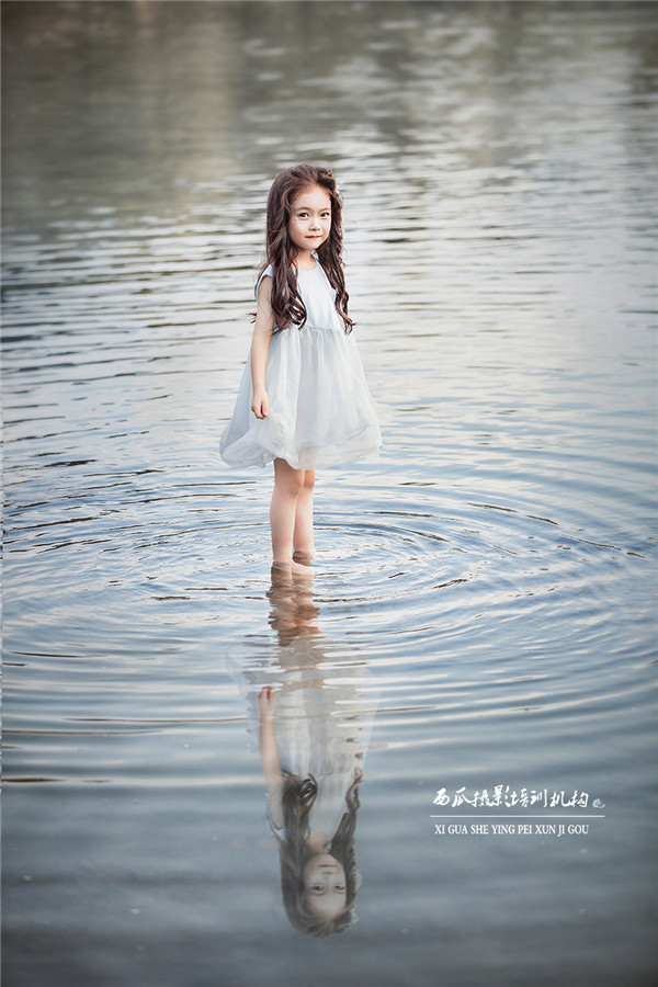 ��Ψ���ɐ۵�С��Ů��ͯ������Ʒ