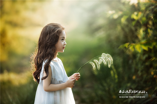 ��Ψ���ɐ۵�С��Ů��ͯ������Ʒ