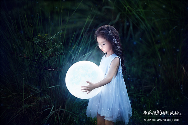 ��Ψ���ɐ۵�С��Ů��ͯ������Ʒ