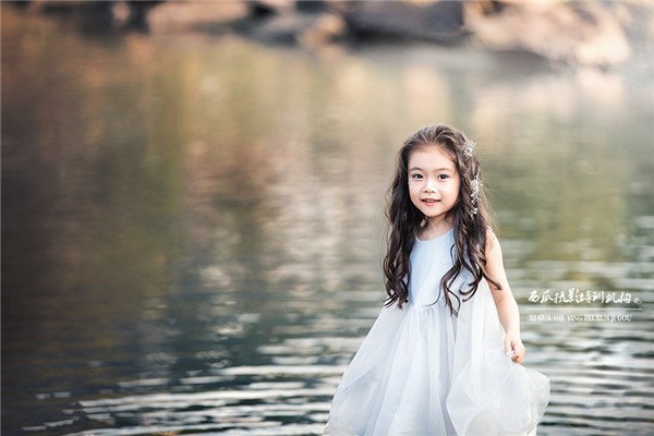 ��Ψ���ɐ۵�С��Ů��ͯ������Ʒ