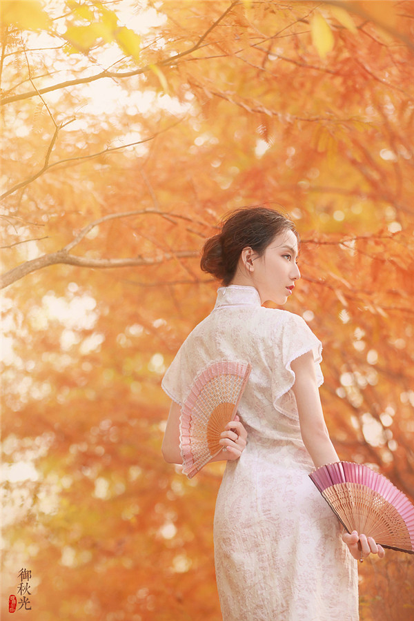 秋日復(fù)古暖色效果私語人像寫真作品