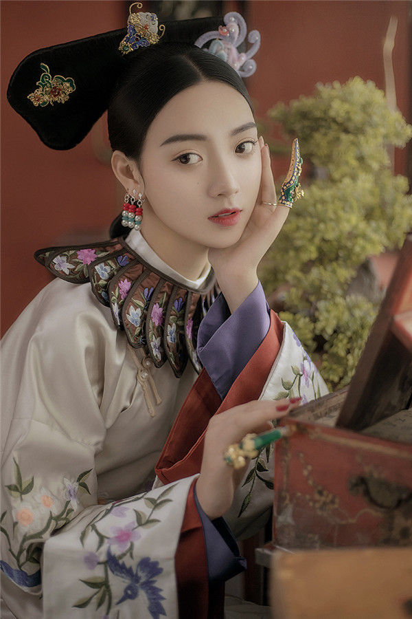 ��������κ������b����������Ʒ