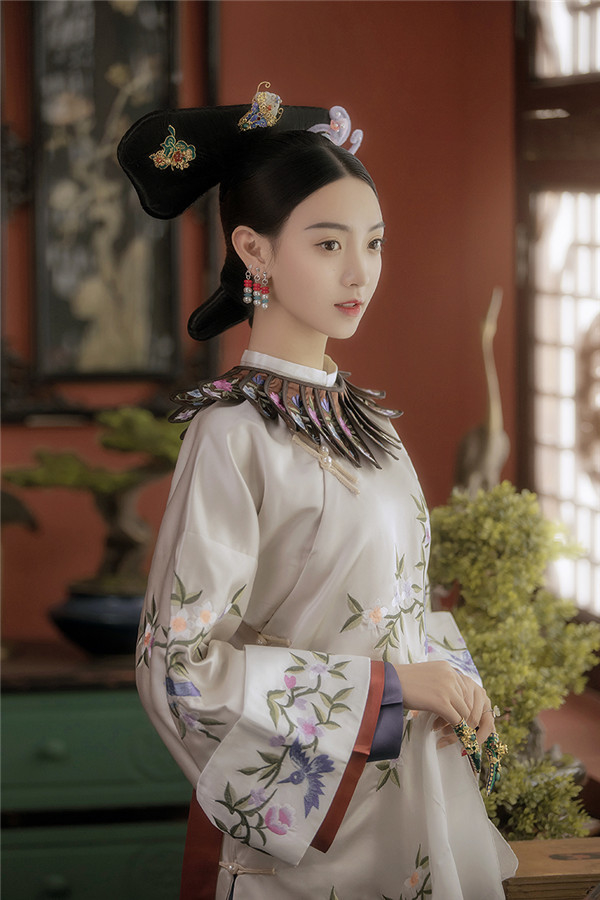 ��������κ������b����������Ʒ