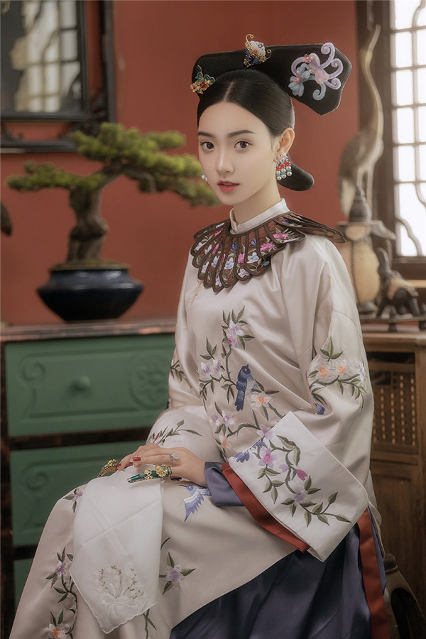 ��������κ������b����������Ʒ