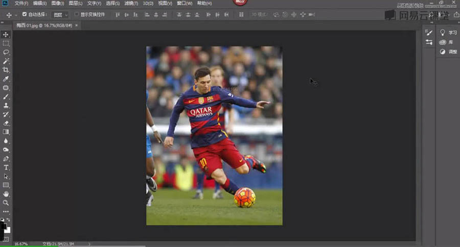 足球海報:PS設計創意的足球主題海報