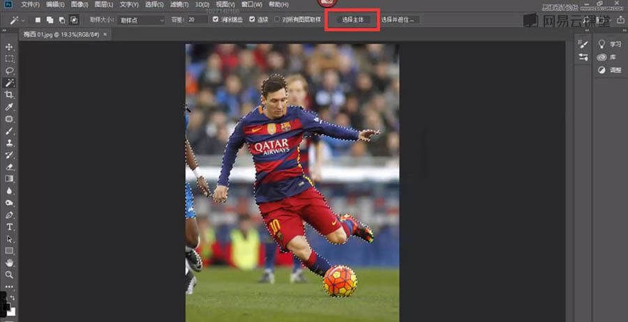 足球海報:PS設計創意的足球主題海報