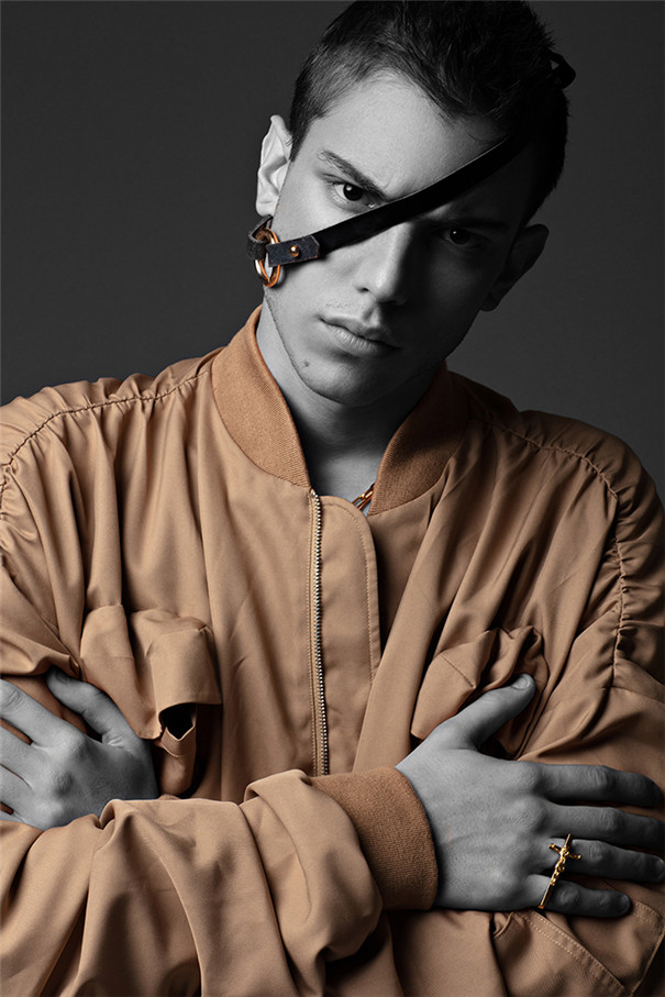 �ڰ����񣺚W������ڰ�Ч�����p