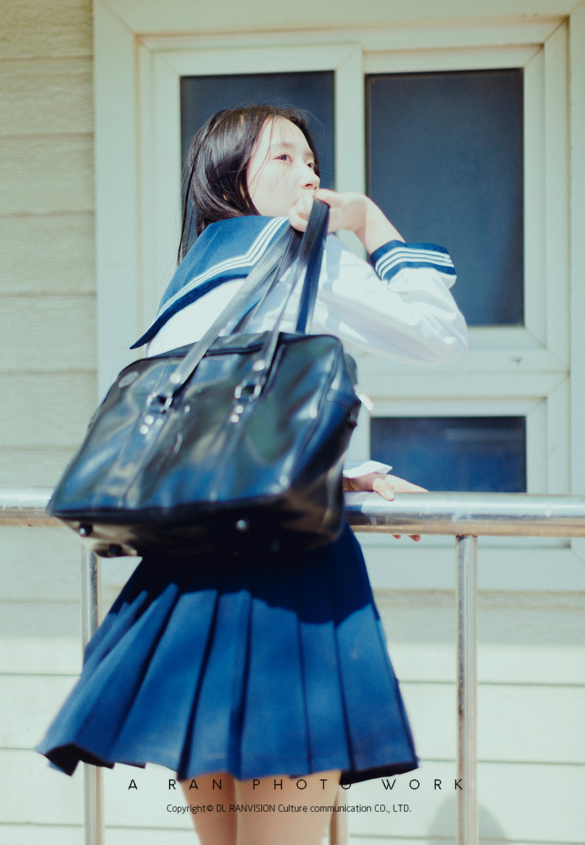 Ԕ�⹫��܇վ��ϵ��Ů��湥��