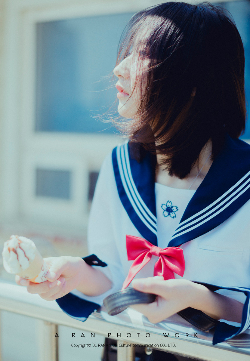 Ԕ�⹫��܇վ��ϵ��Ů��湥��