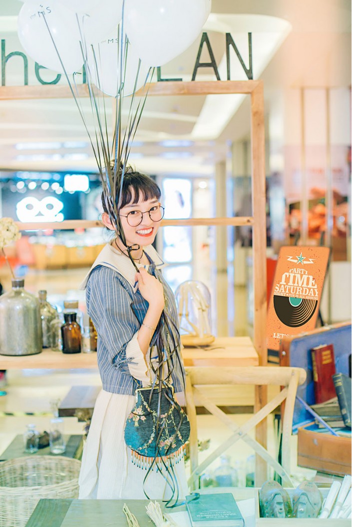 甜美效果:用PS調出室內美女清新淡雅效果