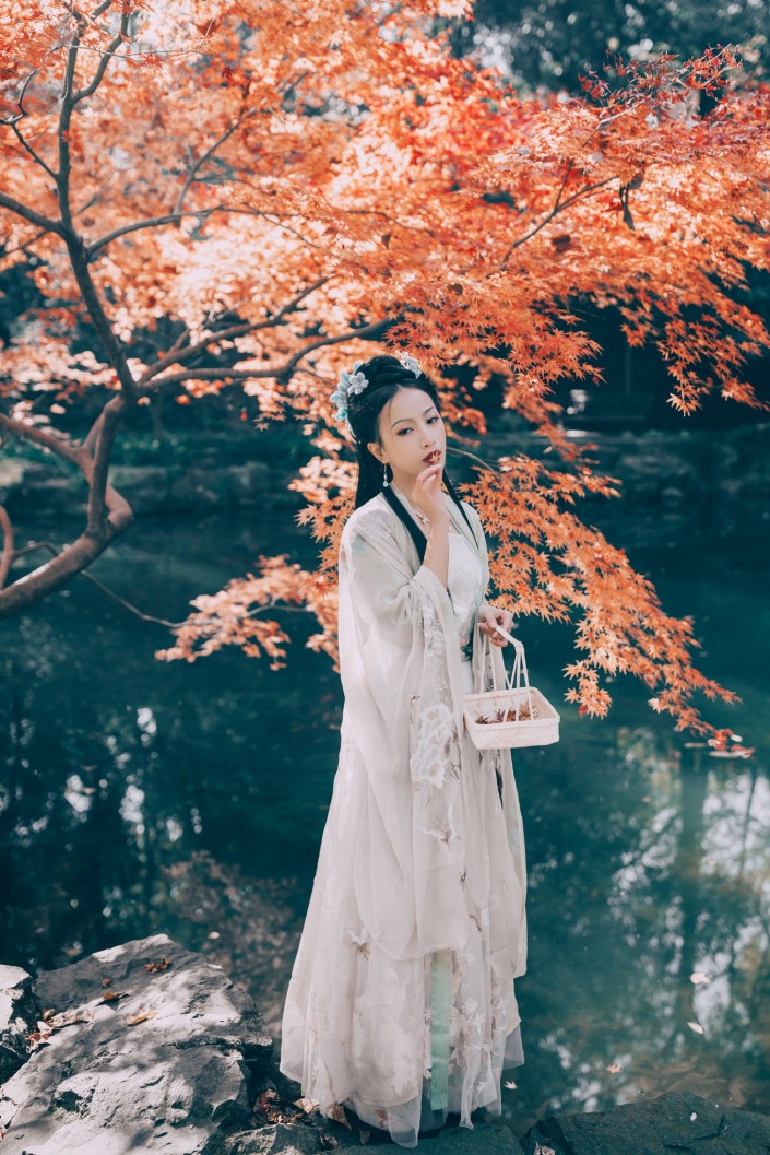 LR調出秋季人像照片古典藝術效果