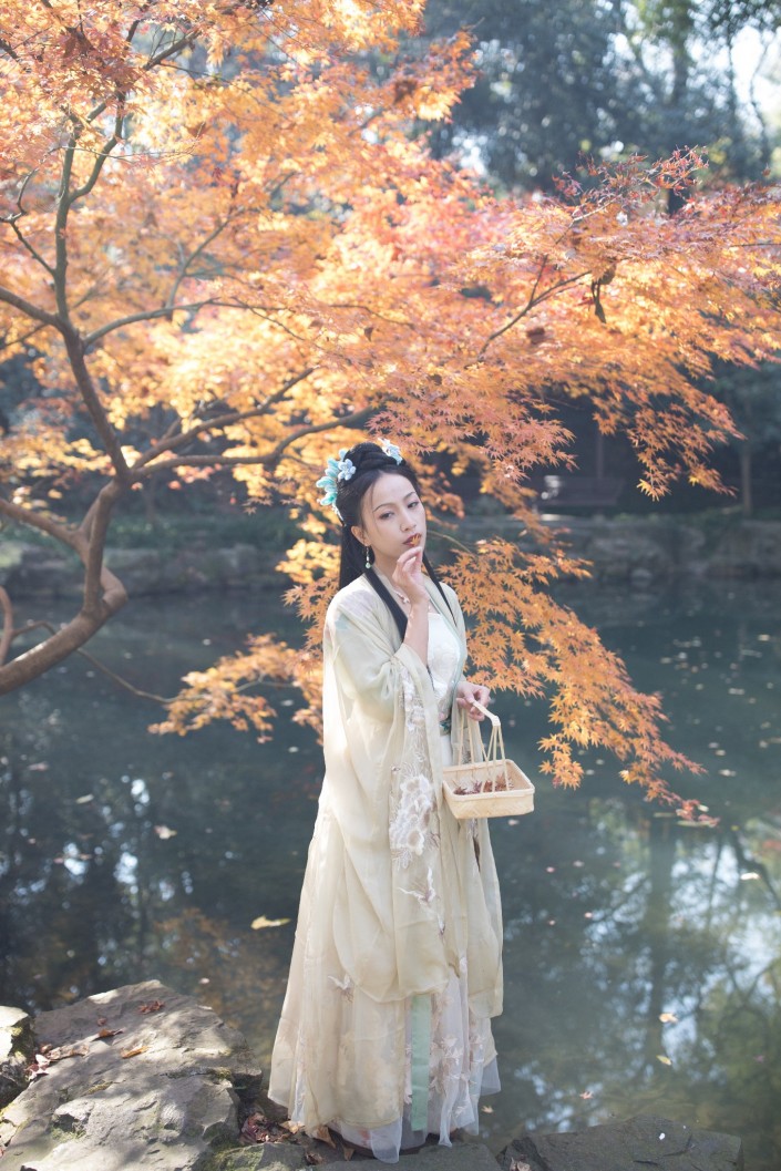 LR調出秋季人像照片古典藝術效果