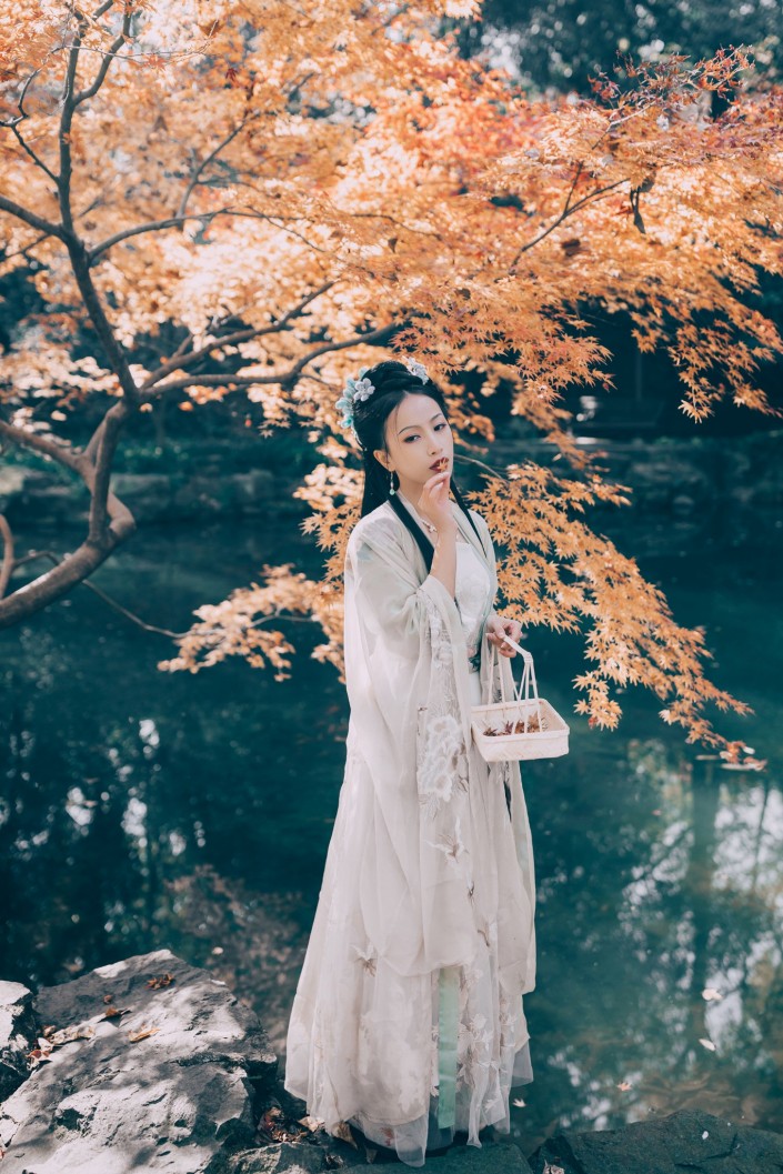 LR調出秋季人像照片古典藝術效果