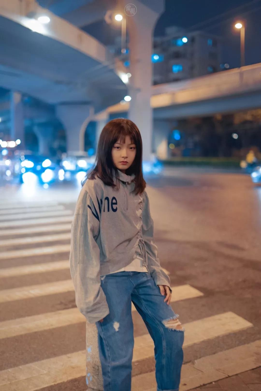 攝影師如何不帶燈也能拍好夜景人像