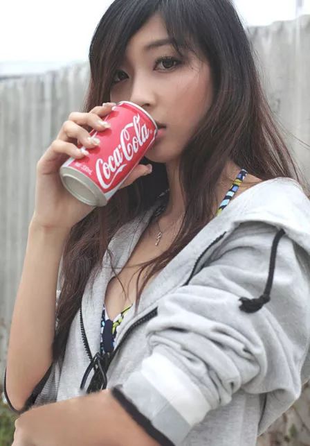 Photoshop制作逼真的美女鉛筆畫效果