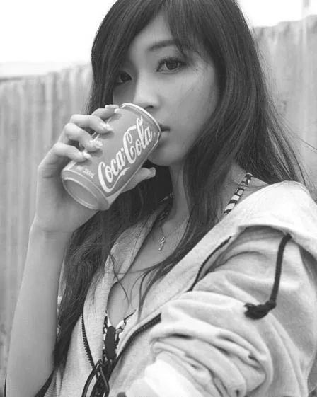 Photoshop制作逼真的美女鉛筆畫效果