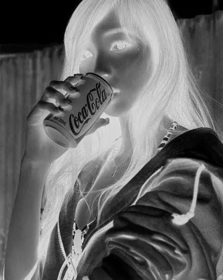 Photoshop制作逼真的美女鉛筆畫效果