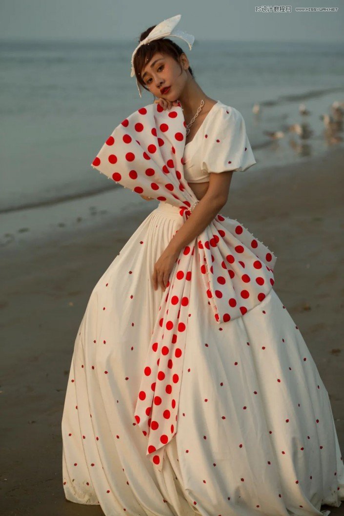 Photoshop調(diào)出海邊美女照片藍色藝術(shù)效果